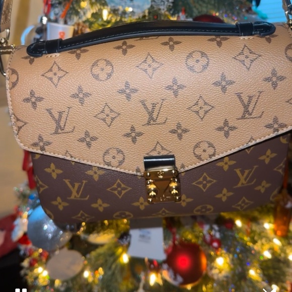 Louis Vuitton - Pochette Métis - Picture 1 of 3